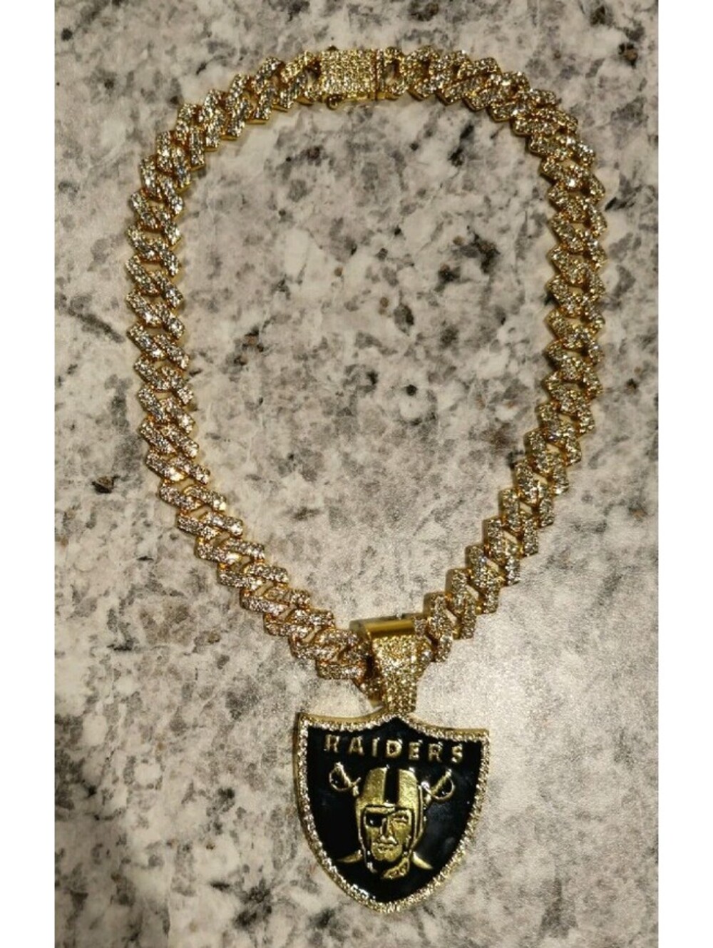Costume LV Raiders Chain And Charm